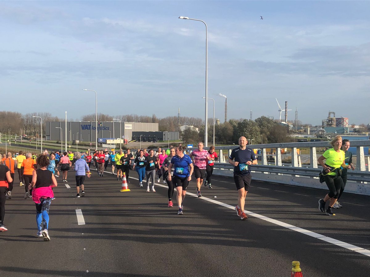 JeroenKoerten's tweet image. Goedemiddag @loopmaatjes 
Vorige week zondag deed ik de  #Zevenheuvelenloop en nu de #TunnelRun door de gloednieuwe #Maasdeltatunnel
#Blankenburgverbinding.
Flinke hoogteverschillen en daarom werden hier van de zomer tijdens de #TourdeFranceFemmes de eerste bergpunten verdeeld.