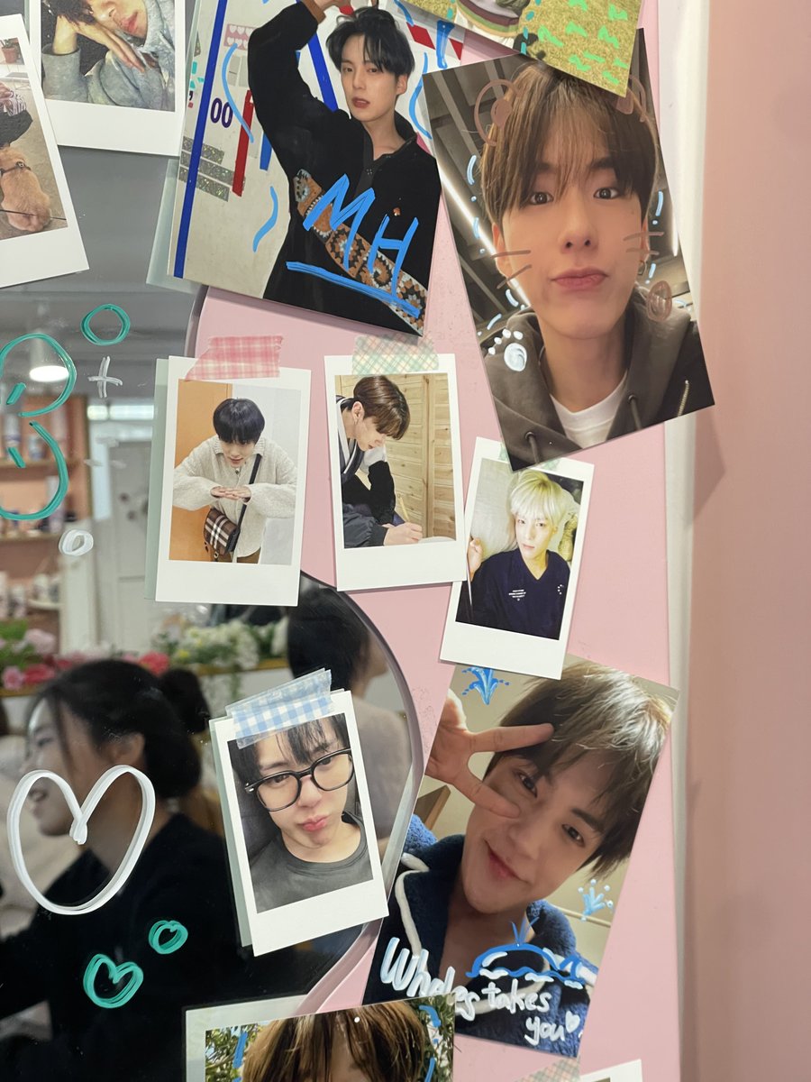 Lokive_'s tweet photo. 자리가 없어서 얼른 나왔는데 컨셉이 너무 좋았어요 🥹🥹 22번 유기현 이민혁 안냄!!! 이런거 저 이런 거 너무 좋아하거든요… 귀여운 거 진짜 많았는데….. 
자리가 없어서 못 앉아있었던게 넘 아쉬워요🥲

📍몽글 
#설익은청춘
#그_시절의_너를_좋아해 https://t.co/5bQIh7Jtpx