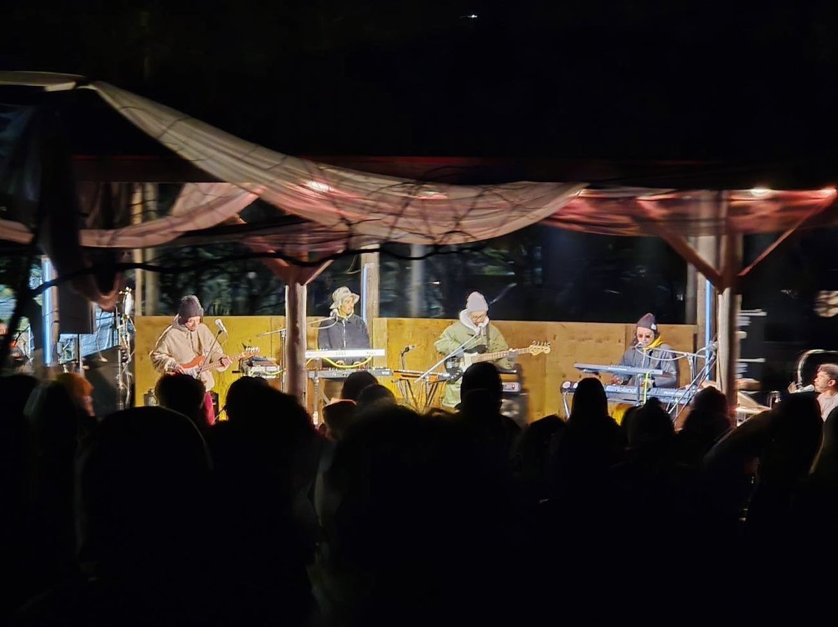 vusik_music's tweet image. Ovallで黒保根音楽祭
記念すべき第一回目🎸🔥
めちゃくちゃ寒かったけど心温かなとても楽しいフェスでした〜
これからも続いてほしい素敵な場所だね。
遠いところ来てくれたら皆さまありがとう！風邪ひかないでね！（おれが）