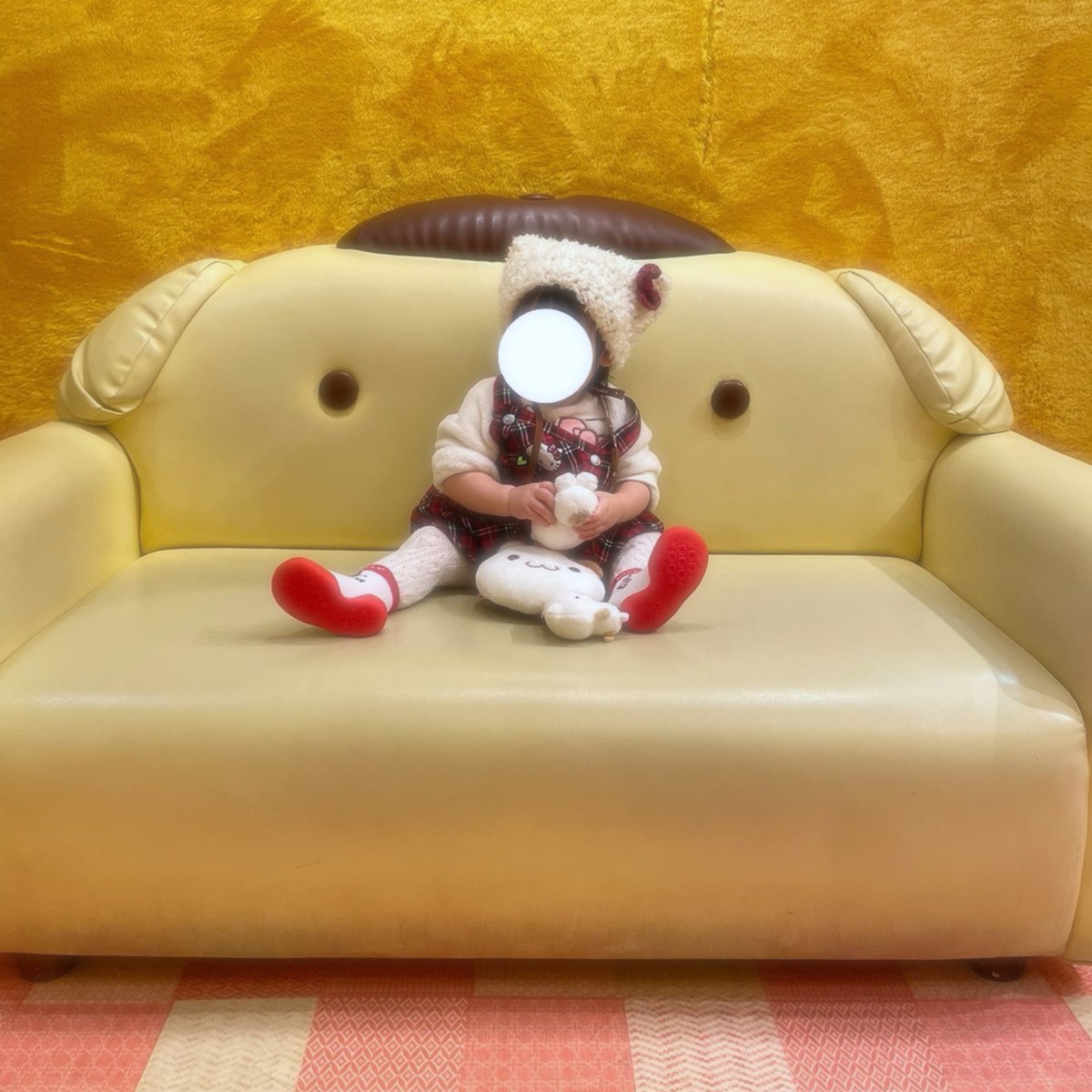 娘にキティちゃん帽子を編んでピューロ行ってきたﾐ・◦・ﾐ🎀