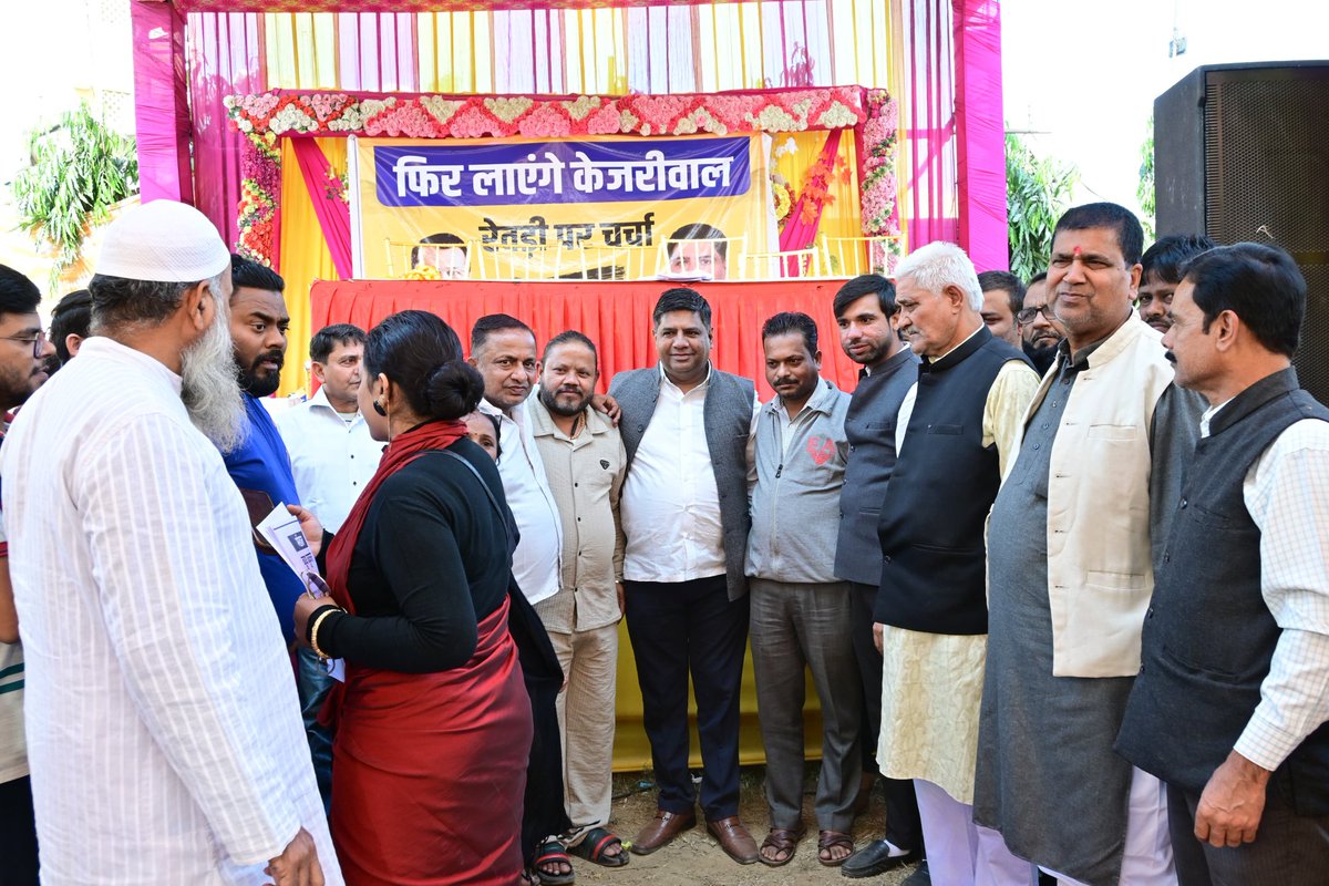 DineshMohaniya's tweet photo. #RevdiParCharcha अभियान को आगे बढ़ाते हुए आज संगम विहार स्थित H 16 शिव मंदिर के पास भगवती गार्डन में आयोजित बैठक में भाग लिया। 

इस दौरान कार्यकर्ताओं के साथ अभियान की रूपरेखा को लेकर चर्चा की।

#मेरा_काम_मेरी_पहचान 

@AAPDelhi @ArvindKejriwal @AtishiAAP @msisodia https://t.co/rPnCpOABv3