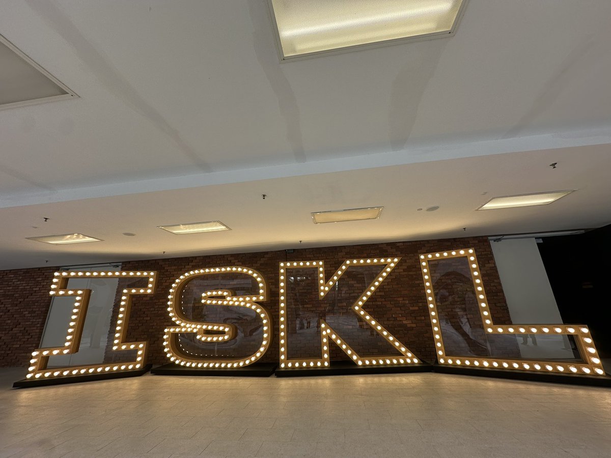 esthersspw's tweet image. Thrilled to be part of the Future of Learning Southeast Asia Conference at the @ISKLofficial ! A fantastic opportunity to connect, learn, and innovate with inspiring educators! 🌟
#FOLSEA #ADEchat #PDatISKL #FOLHK #AppleEducation #AppleTeacher #AppleDistinguishedEducator”