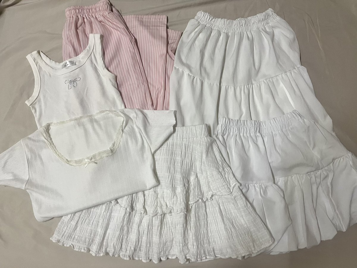 lovesummer_00's tweet photo. ส่งต่อเสื้อผ้า https://t.co/VqNoaNp2yV