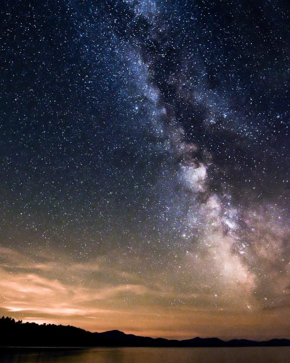 Good morning, #Adirondacks!
📍 The Milky Way over Indian Lake 
📷 Ann Pedersen Gazdik