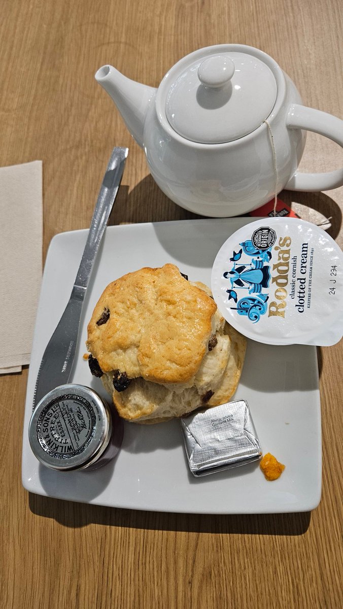 PaulMar21281685's tweet image. #dunelm with the old folk 🤣🤣🤣🤣🙄