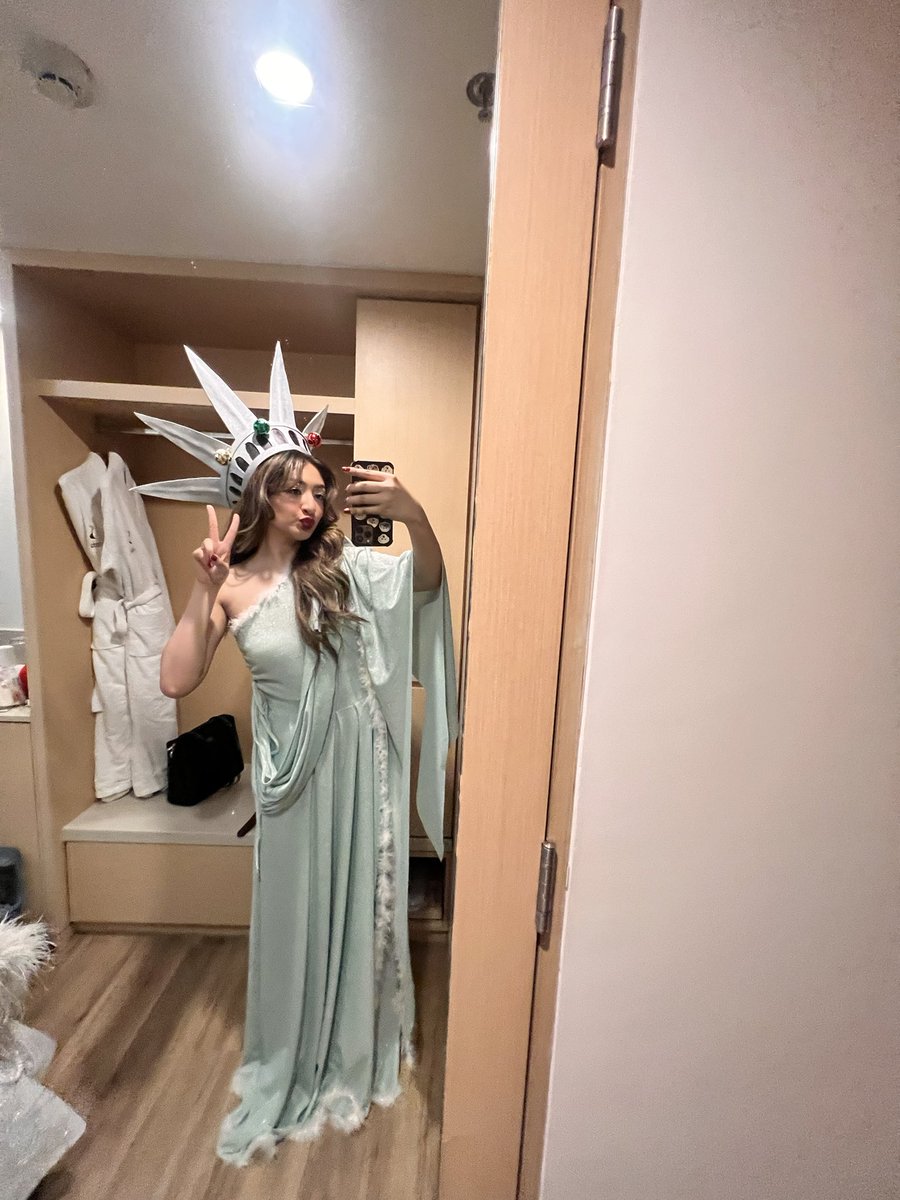 Fit check! Head dress from.... chariz! 😝☝️

#GailBanawis | <a href="/struggail/">GAIL BANAWIS</a> 
#StarMagicalChristmas2024