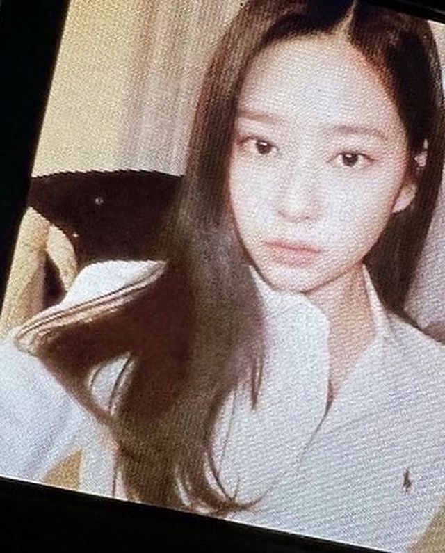 minjukio's tweet photo. “ for  beautiful  eyes,  look  for  the  good  in  others;  for  beautiful  lips,  speak  only  words  of  kindness;  and  for  poise,  walk  with  the  knowledge  that  you  are  never  alone. ” https://t.co/ct0Oh5gzyo