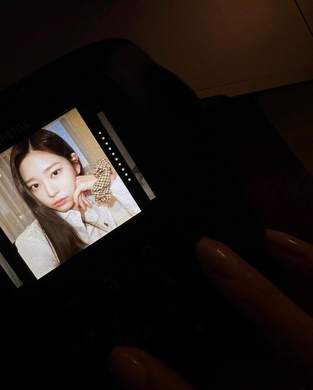 minjukio's tweet photo. “ for  beautiful  eyes,  look  for  the  good  in  others;  for  beautiful  lips,  speak  only  words  of  kindness;  and  for  poise,  walk  with  the  knowledge  that  you  are  never  alone. ” https://t.co/ct0Oh5gzyo