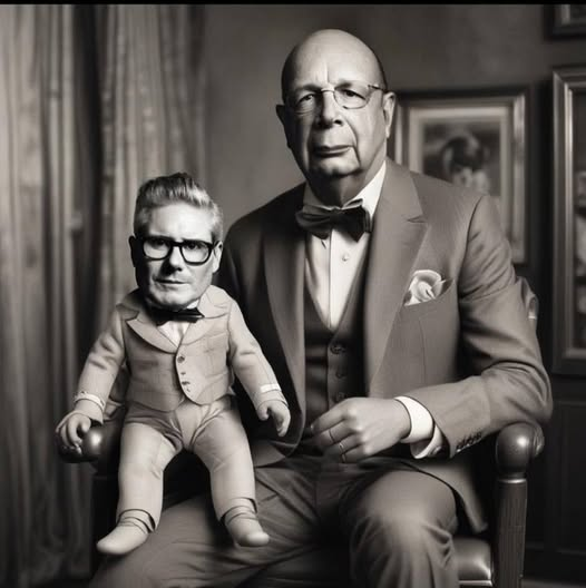 OurDavid3's tweet image. The Puppet and His Master ! #WEFpuppet #Starmer and #Schwab