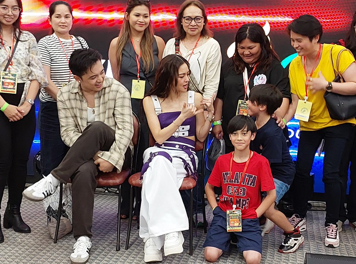 YuStone1309's tweet photo. Long day for my boys.Their dad took the photo.Happy wife happy life daw.❤️ My youngest said to Kim "I knw u. U're from It's showtime. My mum loves u". He loved the APT performance as u can c sa vid. ❤️
#MyLoveWillMakeYouDisappear 
#KimChiu #PauloAvelino #KimPau @prinsesachinita https://t.co/IkiNAX0EtT