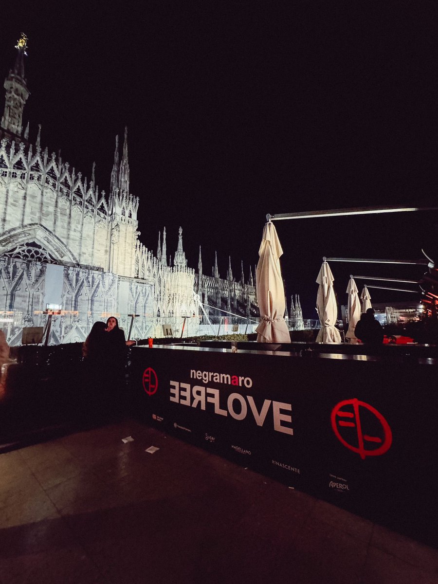 FREE LOVE è fuori ovunque ❤️
Abbiamo festeggiato l’inizio di questo viaggio sotto le guglie del Duomo di Milano, ci siamo abbracciati, abbiamo riso e cantato insieme.
Grazie a tutti gli amici che sono venuti e a tutti voi per l’amore che state dando a noi e a questo album. Un