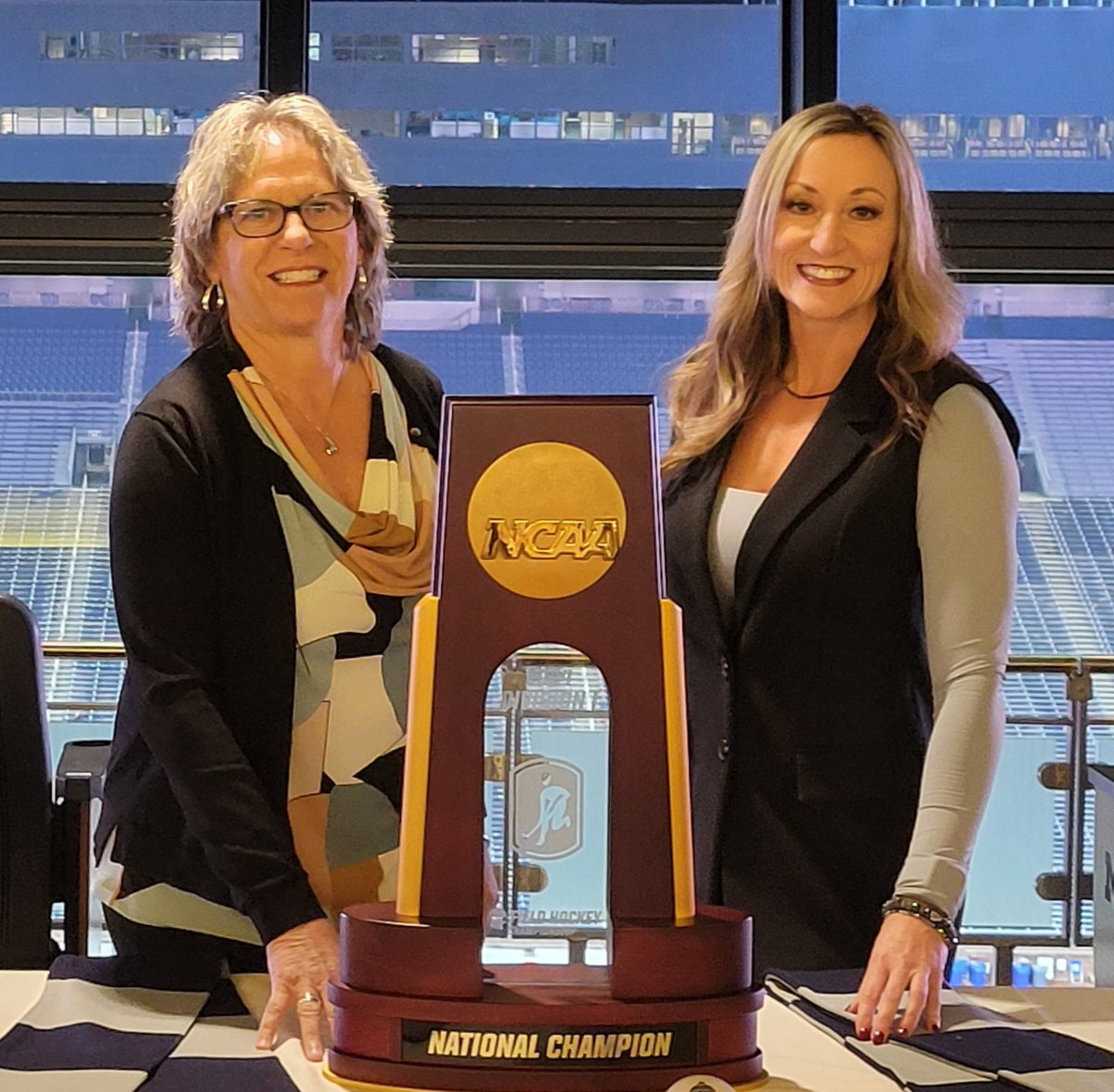 LeahSecondo's tweet photo. #ncaafh last day of the season. #cardiaccats @NUFHCats looking for 2nd #NATTY @SJUHawks_FH going for 1st team 🏆in schools history. Sold out but catch all the action on #espnu 1:30pm alongside @SportFanSuzanne @atlantic10 @B1GFieldHockey https://t.co/7cOxahTHW3