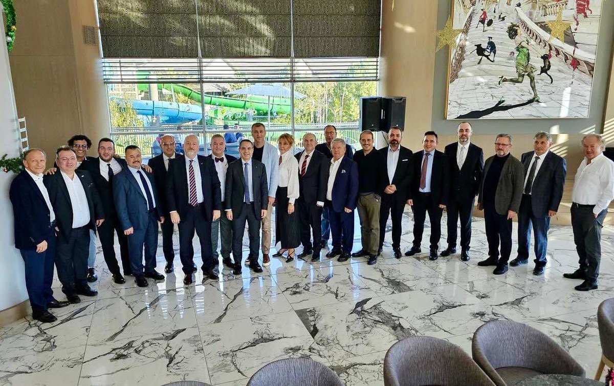 TUROFEDofficial's tweet photo. 🇹🇷 🛎️ Türkiye Otelciler Federasyonu - TÜROFED'in 7. Dönem 20. Olağan Yönetim Kurulu Toplantısı, Yönetim Kurulu Başkanı Sn. Erkan Yağcı'nın Başkanlığında @concordedlx'te gerçekleştirilmiştir. 

@TUROFEDofficial @ERKAN_YAGCI #TÜROFED https://t.co/12pghk3yLZ