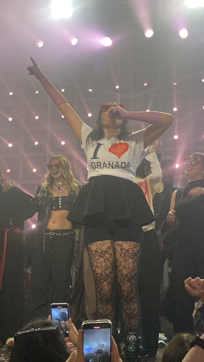 elennaa_133's tweet photo. nuestra camiseta😭 https://t.co/Ivjl56yWdk