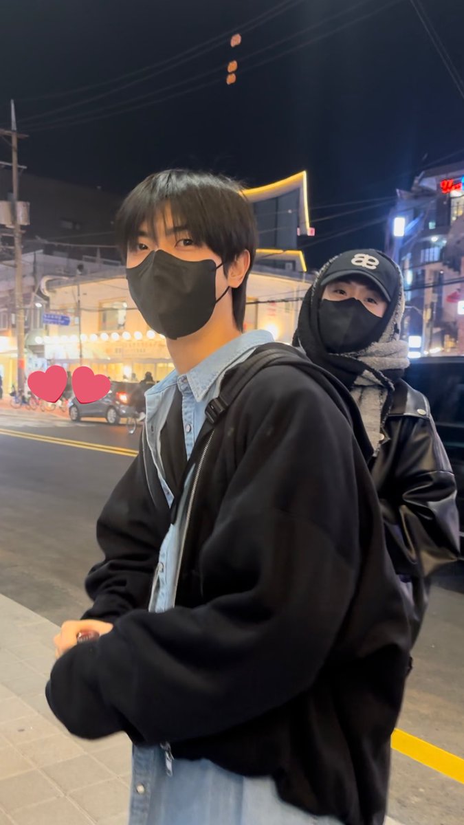 이게 왜 사실이지… 연남동 지나가며 저기서 두 남성이 나오면 웃기겠다 발언 하자마자 등장