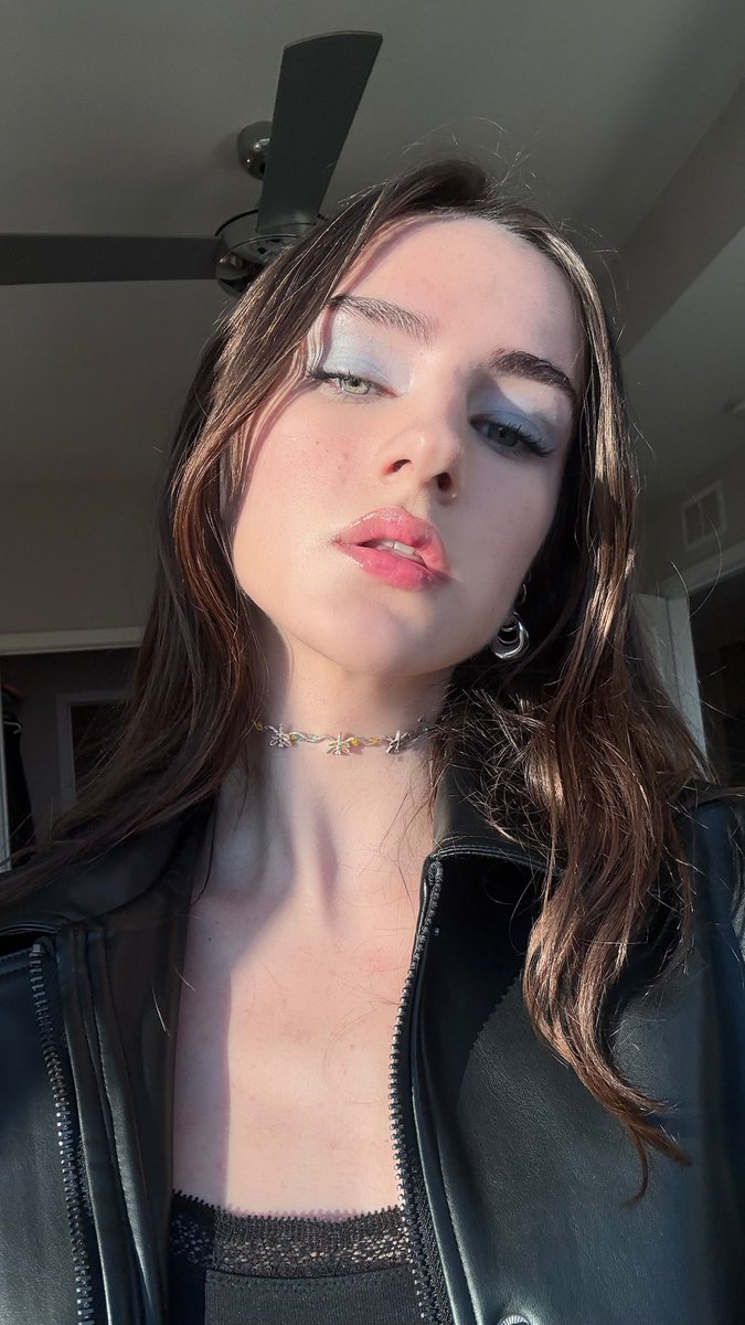 Eva (@toomanypeachesx)  X