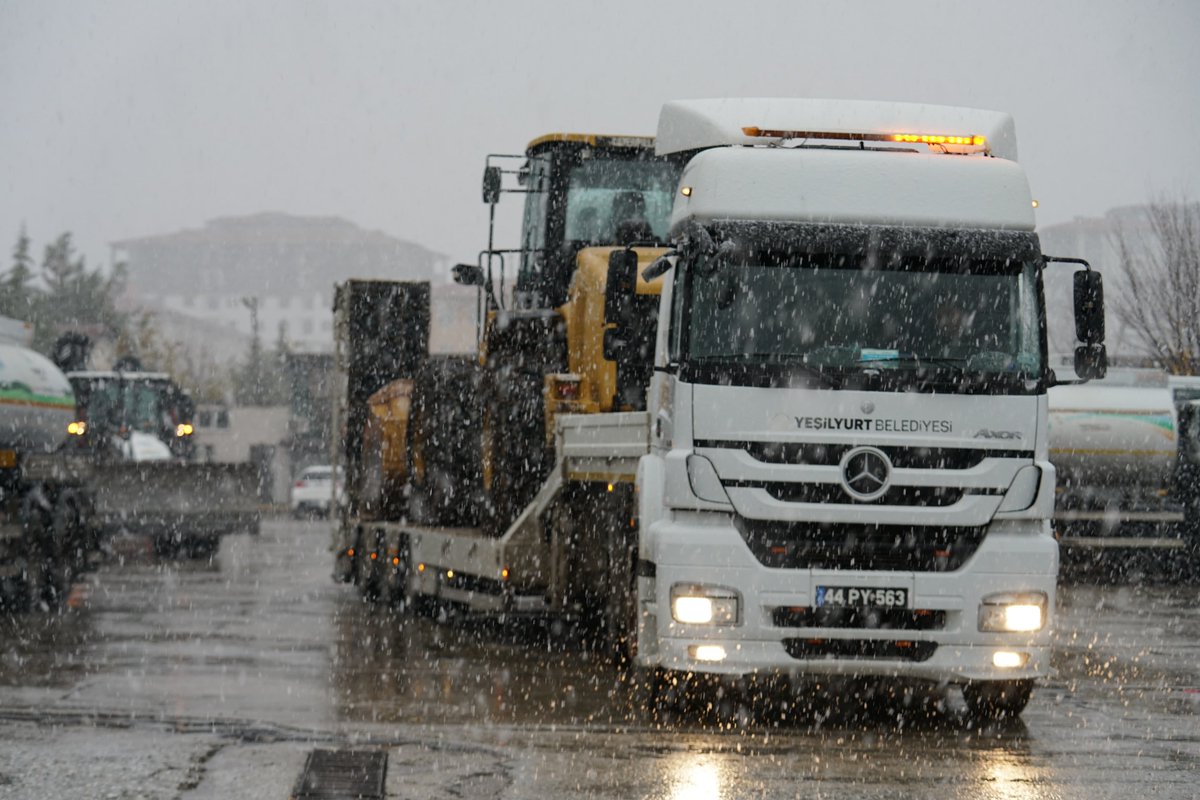 yesilyurtbeltr's tweet photo. ⚠️❄️ Yılın ilk kar yağışının başlaması ile birlikte ekiplerimiz an itibariyle sahada! https://t.co/erB60Yv8Dd
