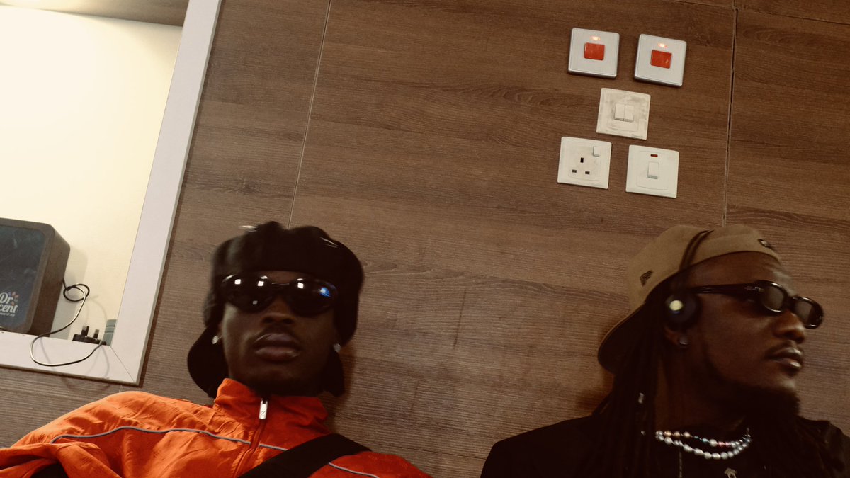 Pheelz's tweet photo. The gods are back 🤟🏾😎peace god @fireboydml https://t.co/Zg36MtLJkW