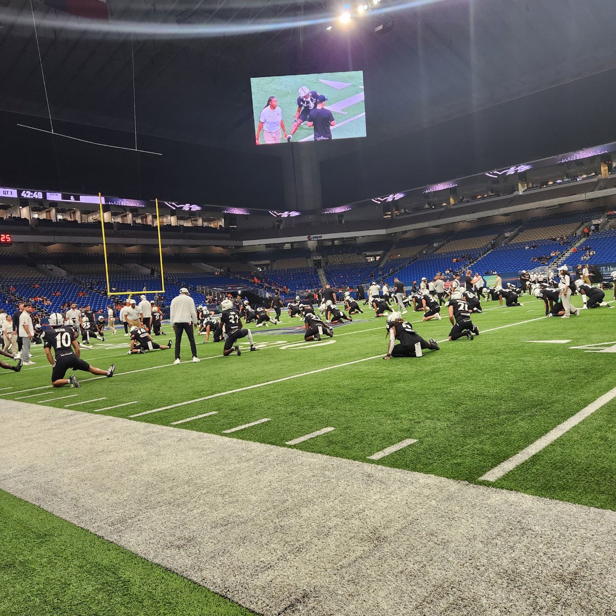 Great game. Great to hang out with Unc <a href="/UTSAFTBL/">UTSA Football 🏈</a>. Thanks <a href="/CoachTimYoder/">Tim Yoder</a> for the invite. Look forward to a long relationship.