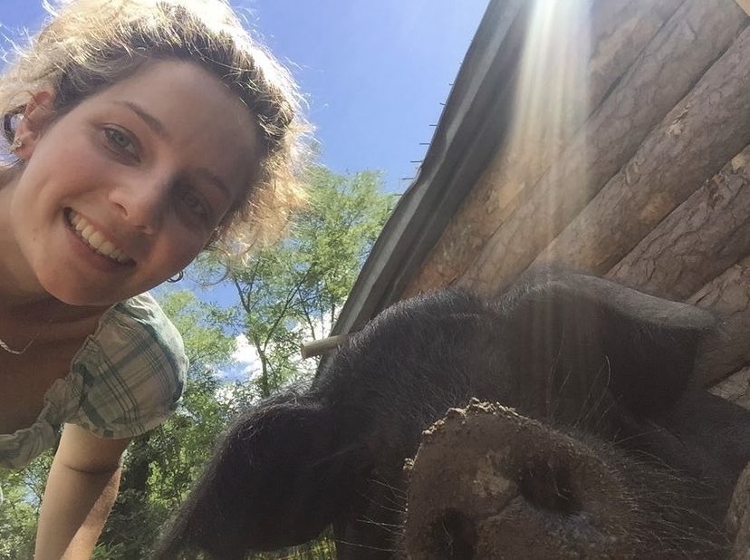 MassimoSertori_'s tweet photo. 🐖🏔️🌿A #Samolaco/SO, la giovane #allevatrice Vera Capelli ha avviato la sua azienda dedicata al recupero e all’allevamento del #suinonero delle #Alpi, razza autoctona della #Valchiavenna. Dopo essersi laureata in Scienze delle produzioni animali a Milano ha avuto il desiderio https://t.co/6XnWjckuG2