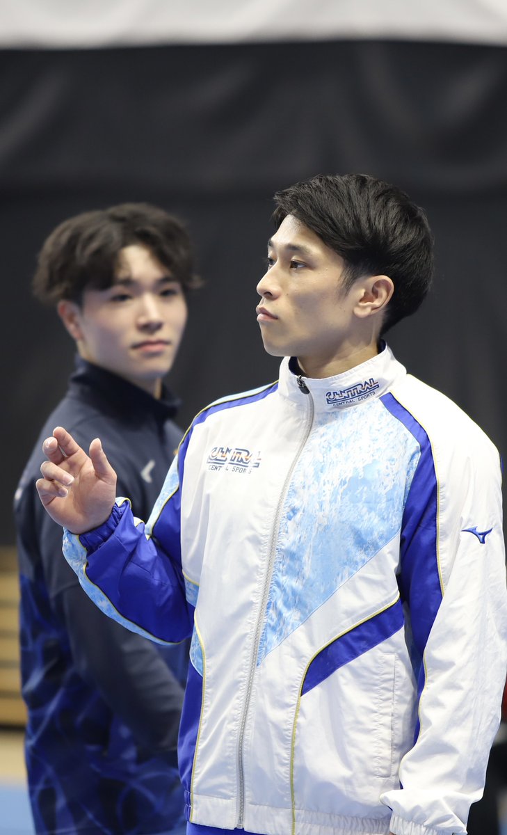 JunkoMima's tweet photo. #全日本体操種目別選手権 航くんは今日出ないと思っていたら(忙しくて根拠は記憶なし)平行棒決勝に出場!航くん納めでした🥰
まさかまさかの選手パスをいただけました😍😳
予想外すぎて超絶真っ黄色な声で「うれしーーー!!!ありがとうございますううう!!!」って叫んで数分震えた
#谷川航 #体操ニッポン https://t.co/S7e5ZLira2