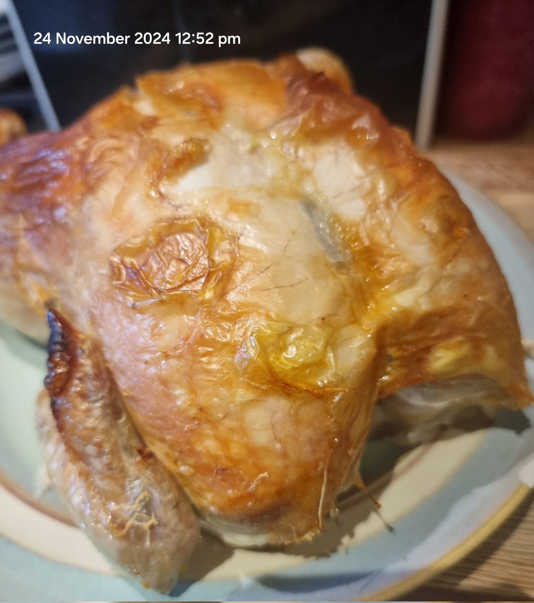 TsuiAllen's tweet photo. #AintInsta but #SundayLunch of roast chicken is ready for 1pm... https://t.co/AkmJ0NSZ5D