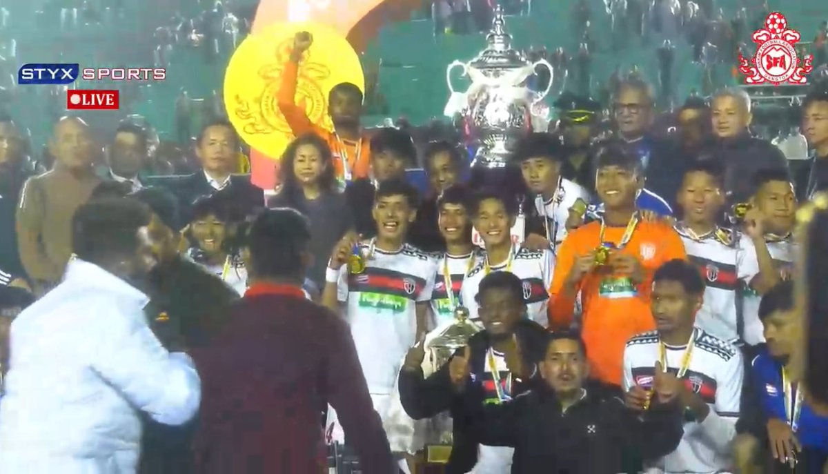 relicF14's tweet image. WE.ARE.THE.CHAMPIONS
NEUFC (R) defeated  Gangtok Himalayans SC 4-3 on penalties to win the 40th Governor&apos;s Gold Cup 🏆International Football Tournament
That’s 2 in 2 FINAL wins for us🔥
NEW GENERATION NEUFC 🙌
#NEUFC 
#IndianFootball