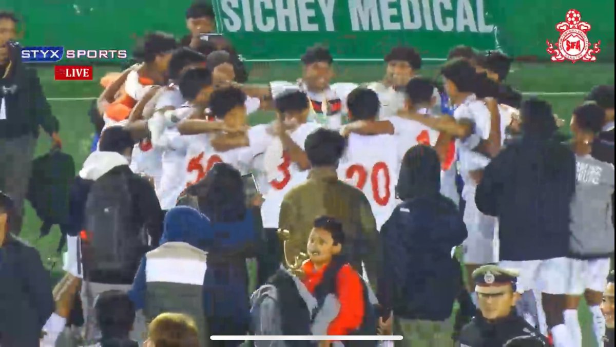 relicF14's tweet image. WE.ARE.THE.CHAMPIONS
NEUFC (R) defeated  Gangtok Himalayans SC 4-3 on penalties to win the 40th Governor&apos;s Gold Cup 🏆International Football Tournament
That’s 2 in 2 FINAL wins for us🔥
NEW GENERATION NEUFC 🙌
#NEUFC 
#IndianFootball