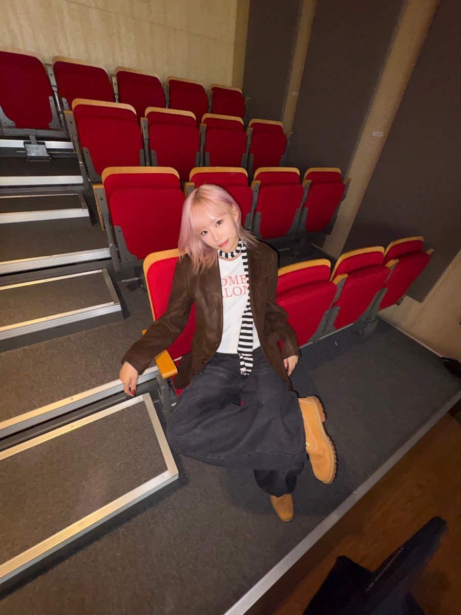 jdoszie's tweet photo. The scarf really added a subtle yet striking touch to it, and I was totally feeling myself in it! https://t.co/hWwLdhsfjz