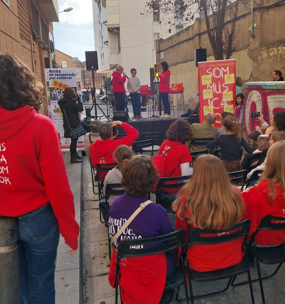 Nuriapey's tweet photo. @CoralSantMedir ha celebrat el programa 200 de l'Acord de Veus de @sants3radio https://t.co/RGskT5UJtp