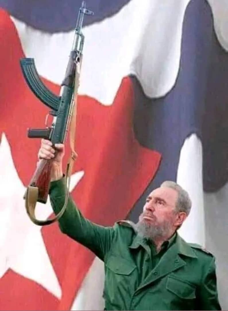 Tan alto como el Pico Turquino y tan cubano como la palma real, ese es mi Comandante en Jefe #FidelPorSiempre
#FidelVive