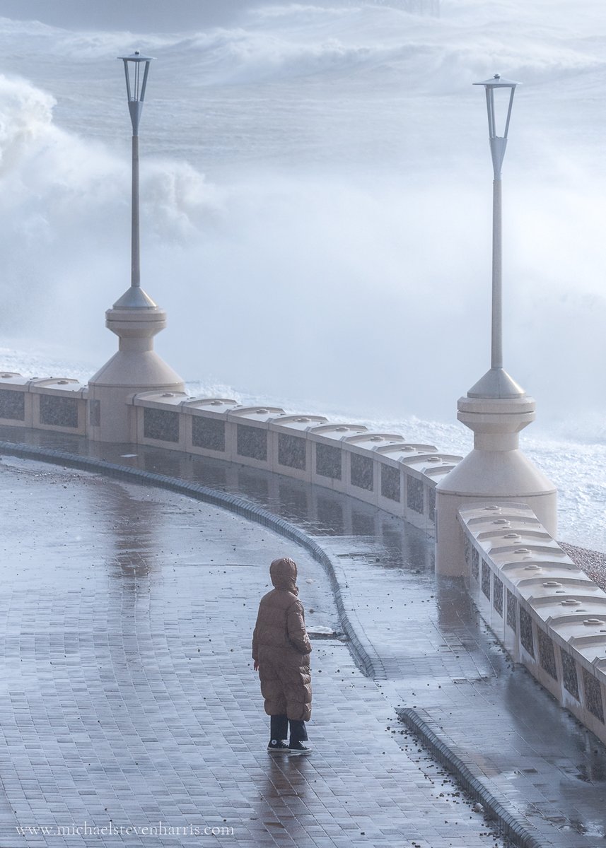 Bit wet on the seafront 💧

My Calendar:
michaelstevenharris.com/product/bright…

#Brighton #bbcsoutheast #WexMondays #fsprintmonday #ThePhotoHour #Sharemondays2024 #brightonpier #palacepier #storm  <a href="/bbcsoutheast/">BBC South East</a>