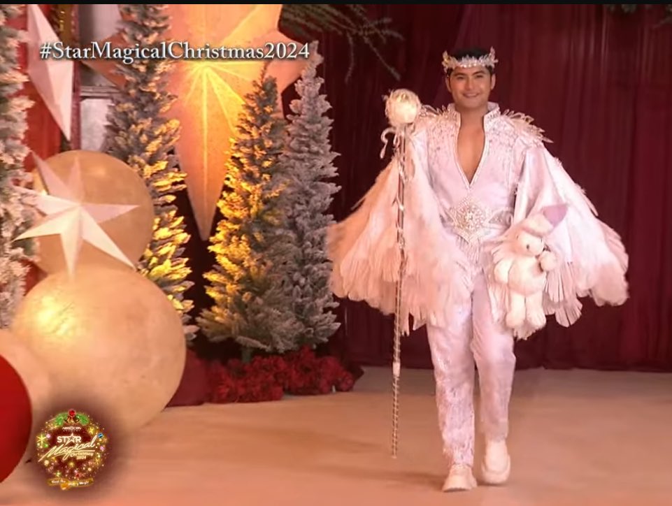 shei916's tweet photo. Yay! Pasavog ang outfit!

#EianAngSayaNgPasko https://t.co/nb560Ccutm