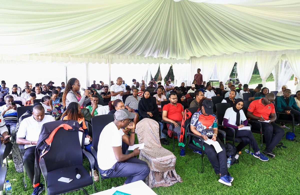 SingoeiAKorir's tweet photo. As the ⁦@ForeignOfficeKE⁩ gears up for #MFAOpenDay2024, I spent time with our young diplomats to reflect on their role as frontline actors in our innovative diplomacy quest. Proud of the talent and passion I saw in many of them. The future of our diplomacy is in good hands. https://t.co/j1x9QTLo2F