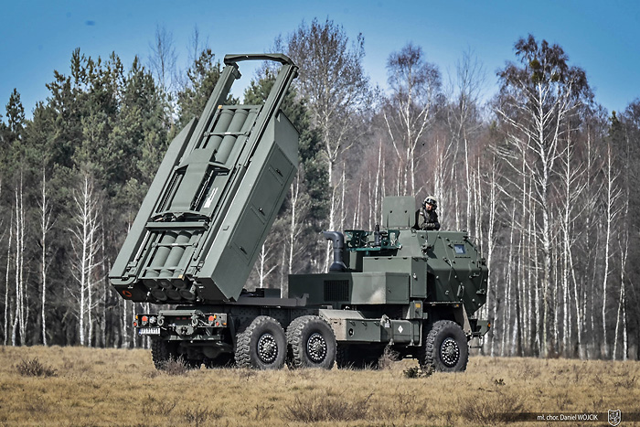 goltarr's tweet image. Wiele osób pytało o program #HOMAR-A. 
W artykule wyjaśniam, jakie są jego etapy, dlaczego dotąd @AgencjaUzbr nie podpisała pierwszej umowy wykonawczej, kiedy to może nastąpić i co z produkcją w Polsce pocisków #GMLRS.
👉dziennikzbrojny.pl/aktualnosci/ne…
📷 mł.chor. Daniel Wójcik