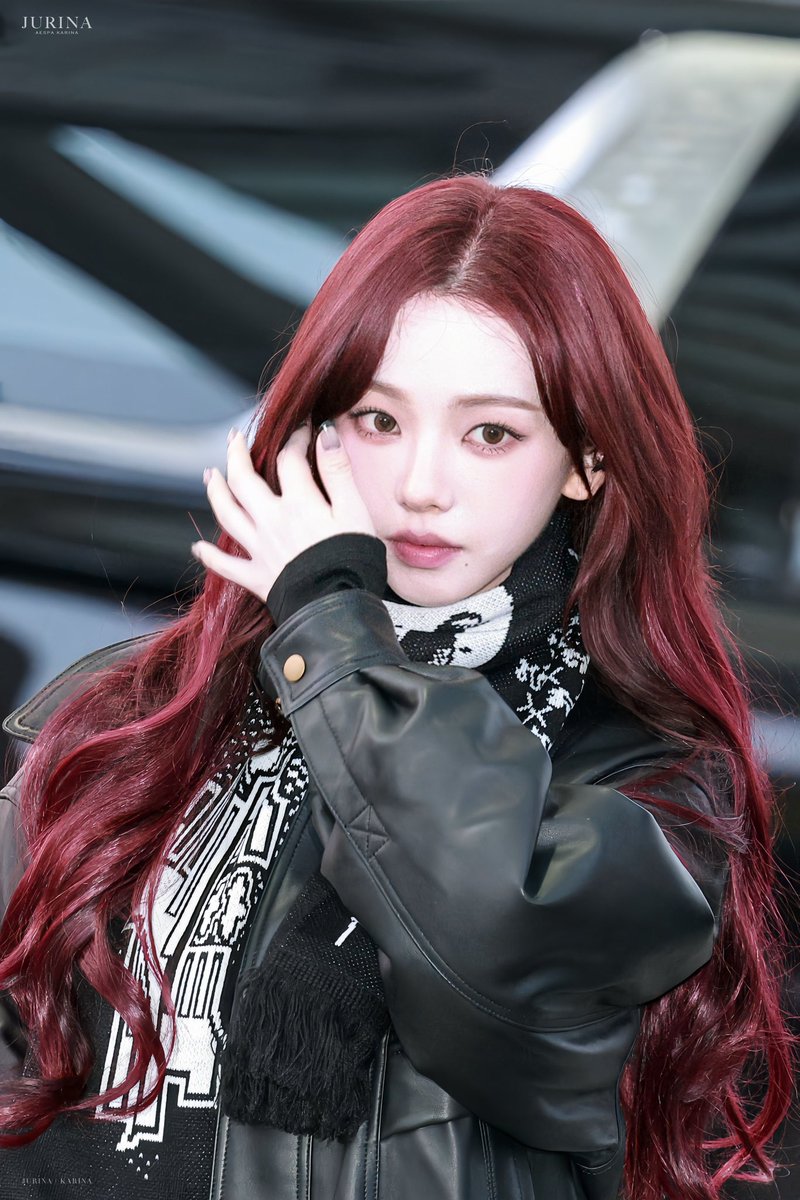 she literally looks ai generated