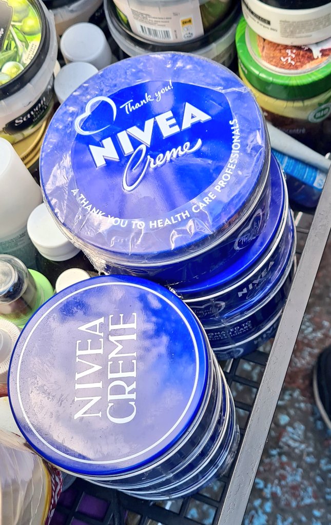 #Toctoc Les mineurs non accompagnés ont besoin de crèmes hydratantes et de produits d'hygiène, plus de détails sur l'annonce :
beta.aouf.fr/offer/show/510…