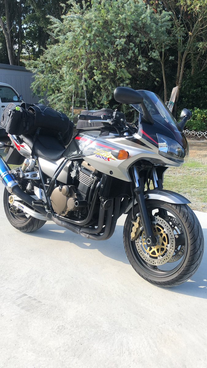 fxdwgyuki's tweet photo. 誰か欲しい人いるかな？
2001年式
ZRX1200S
逆輸入車
走行距離25.200キロ
車検8年6月
タイヤ前後、スプロケ、チェーン新品に交換
スプロケは2丁変えてます。
上記交換後200キロ乗ってます。マフラーはビートの車検対応
#zrx1200s https://t.co/NnIIfaWdQr