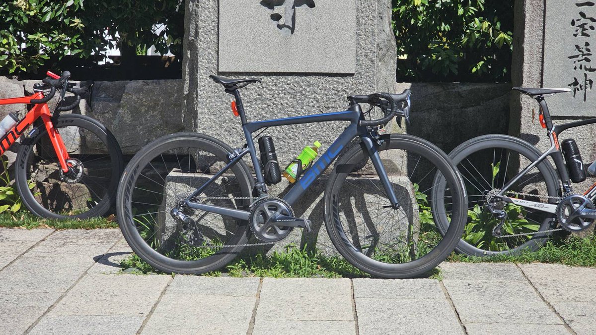 Fate_____all's tweet photo. 自転車盗難されました。
Bmcのチームマシンです。
パーツ編成はaltにのせます。
盗られた場所はhttps://t.co/gtctEcBv4eの真ん前の駐輪場になります。
まだ盗難されて1時間も経過しておりません。
彼の大切な愛車なので早く返してください。被害届も出しません。
#ロードバイク #盗難 #拡散希望 https://t.co/7gQhPAqVHH