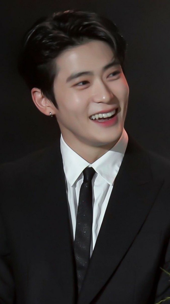 Jaehuyn's tweet photo. @ningxning A sweet smile adorned his handsome face, showing his dimples. He looked so happy looking at the bride and groom in front of him as he hand over the wedding rings.

#EverlastingJourney https://t.co/TmnCa88CBB