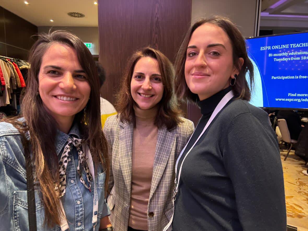 FiorenzaCoppola's tweet photo. Just a few of the crazy people I met again/for the first time at @ESNRad's awesome EPNC in Budapest last week @FeliceDArco @fbia021 @GaurPritika @DrGeraldoFilipa 🫰.  
I still can't believe how lucky I was to have the chance to give a talk about my work with @UlrikeLoebel. https://t.co/QAPcKKXEco