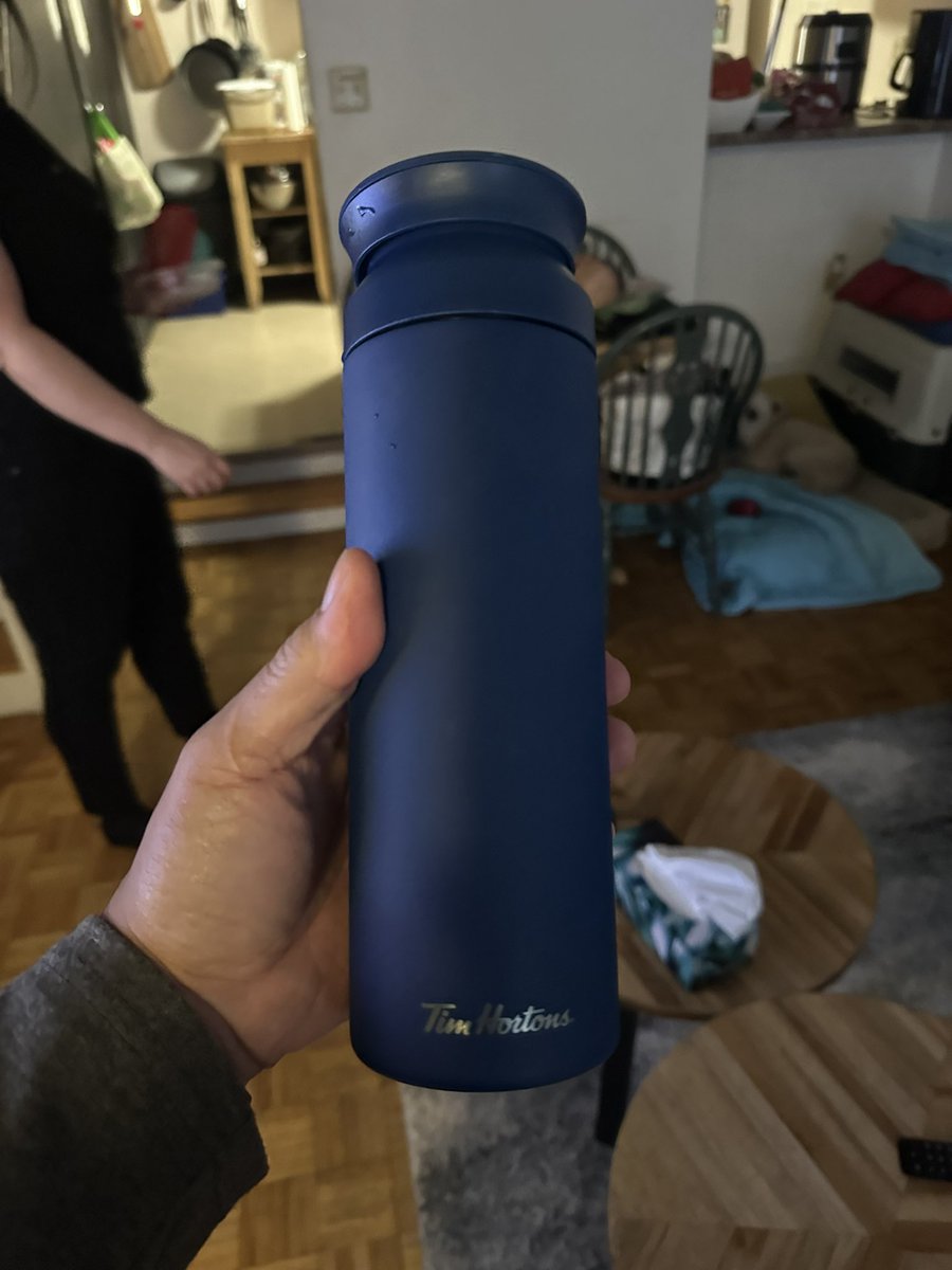 CAguilarTO's tweet photo. @TimHortons looking for a replacement lid for this bottle. Can you help? https://t.co/cTTS4x3PUK