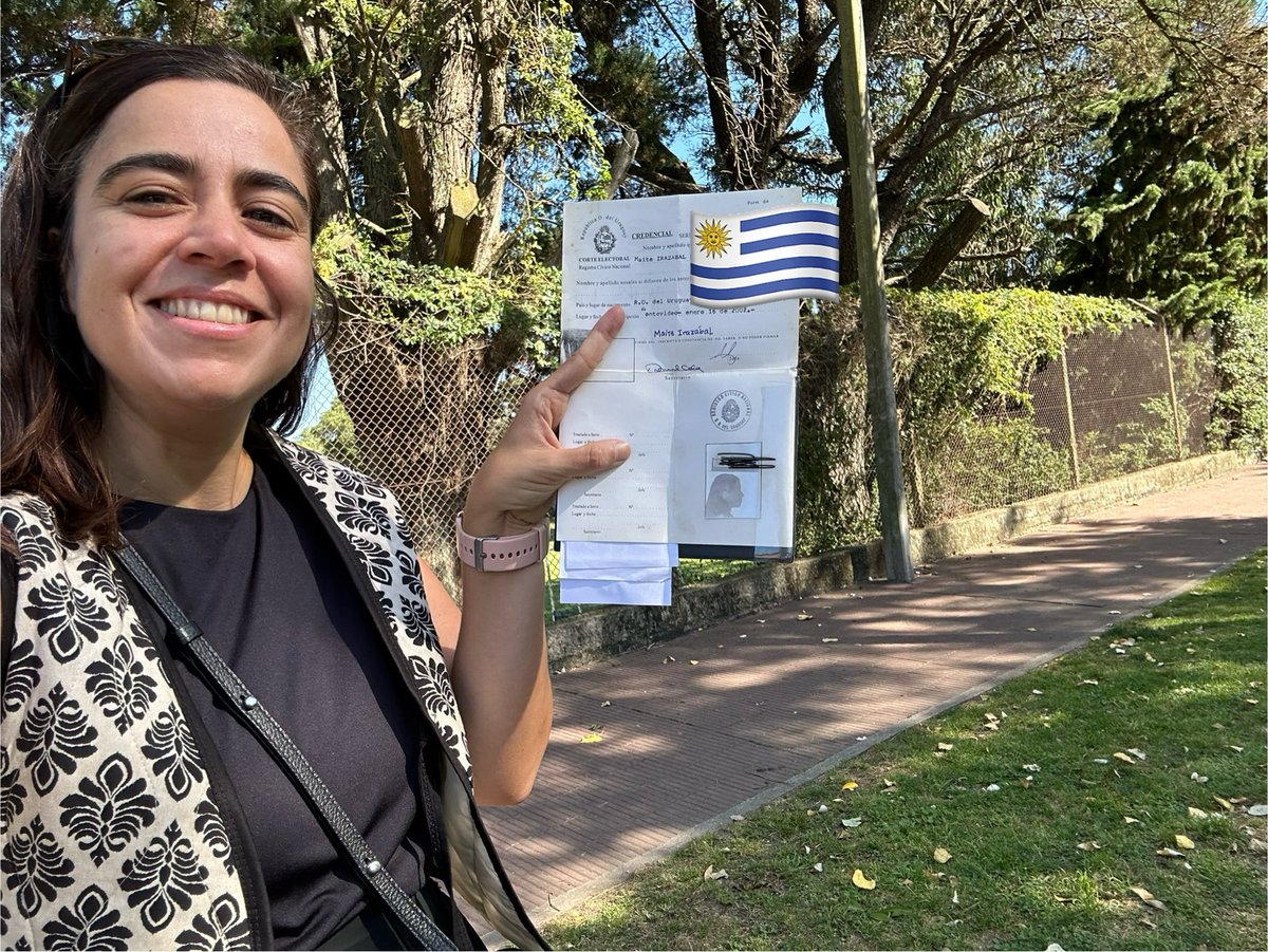 maite_irazabal's tweet photo. Soy una privilegiada de poder viajar para votar en 🇺🇾. Pero no todos tienen esa posibilidad y por eso es importante retomar el tema del voto epistolar
#votoepistolar #queelprivilegionotenublelaempatia https://t.co/zX3mbFQeRw