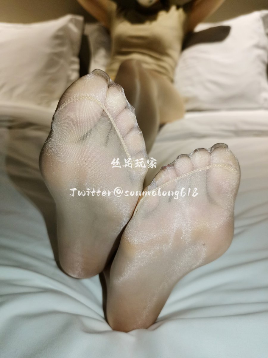粉亮的💅🏻，可食用级的美🦶，有兴趣的赶紧约妹妹@Freya_2907冲啦😁
@wqganenshi_
 @euteeeee
 @cuteeeee11 https://t.co/gfEjcLUfDl