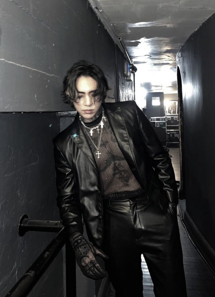 dprlune's tweet image. BLACK 🖤🖤🖤
#lowsaturation