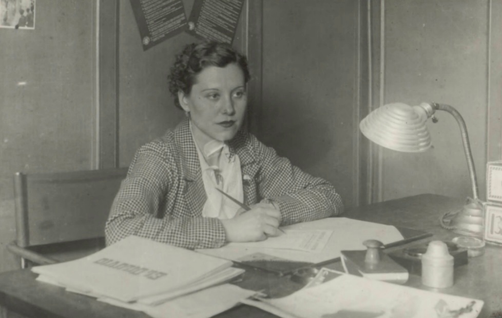 MONTSERRAT MARTÍNEZ VENTURA
Presidenta de l’Aliança Nacional de la Dona Jove (1937)
Foto: Gonsanhi

Mecanògrafa, va ser sòcia del CADCI des del 1933. Durant la guerra era membre de les Joventuts d'ERC i de la UGT.
#DonesAntifeixistes 
facebook.com/BarcelonaAnysT…