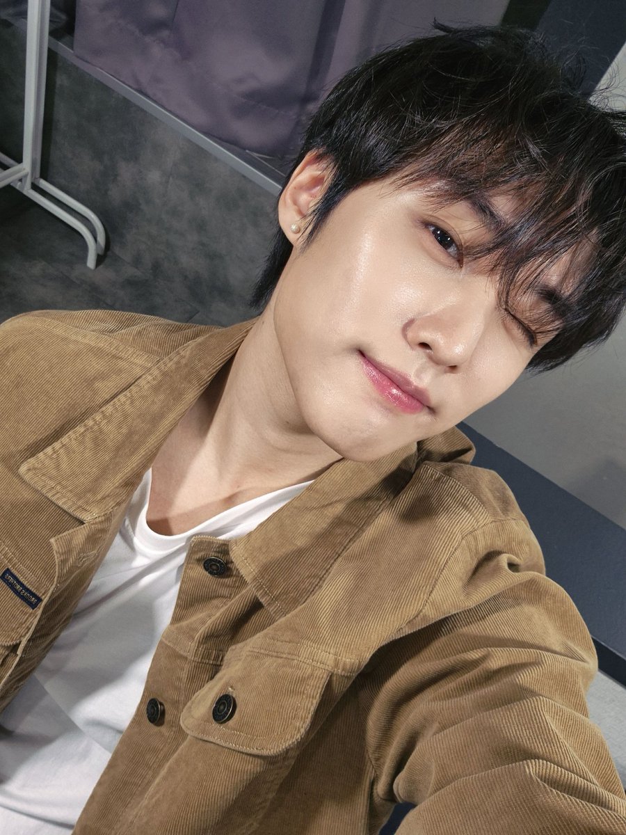 joahaejacob's tweet photo. jacob sent these selcas 😍🫧 https://t.co/yaLU2P6iLz