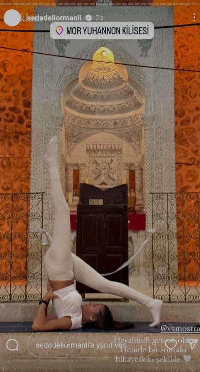 Kültürel gezi diye geldikleri Mardin Savur ilçesindeki Kıllıt (Dereiçi) köyündeki Süryani kilisesinin içinde yoga yaptılar.  Bu terbiyesizliği yapan insanları kınıyoruz. İnsanların kutsal saydıklarına bu kadar saygısızca davranılmamalı...