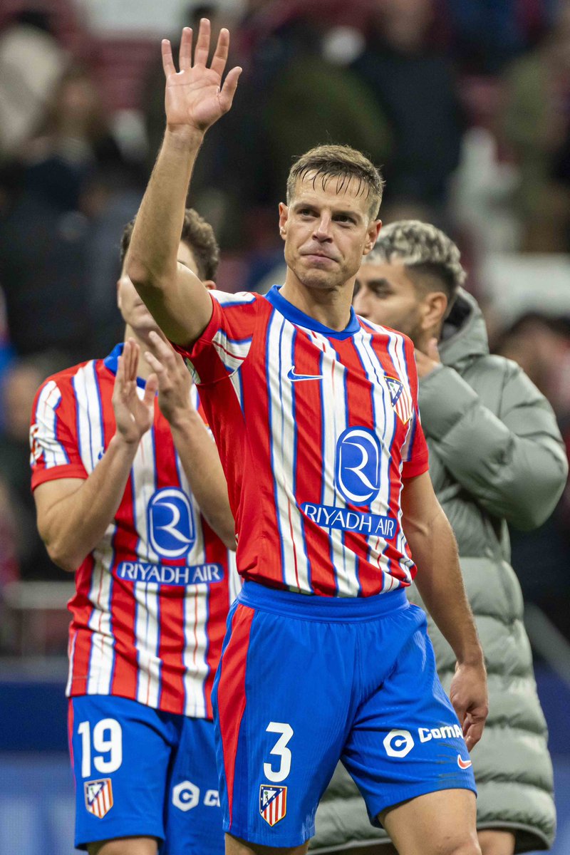 César Azpilicueta (@cesarazpi) on Twitter photo ¡Qué ganas tenía de volver a celebrar una victoria con vosotros! 🏟️ Ahora ya centrados en la <a href="/ChampionsLeague/">UEFA Champions League</a> ¡Qué ganas tenía de volver a celebrar una victoria con vosotros! 🏟️ Ahora ya centrados en la <a href="/ChampionsLeague/">UEFA Champions League</a>
