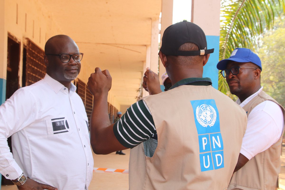 La révision du fichier électoral est lancée en #RCA. Tou(te)s les Centrafricain(e)s en âge de voter sont invités à se rendre dans les centres d'enregistrement de leur arrondissement pour vérifier, modifier leurs informations ou s'inscrire en vue des prochaines élections locales.